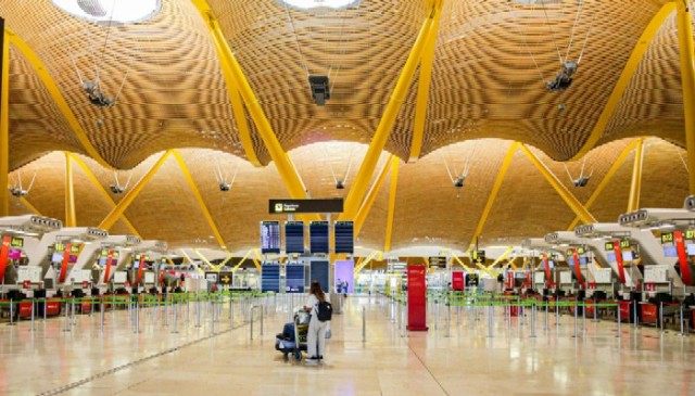 Destinos del mundo comienzan a aligerar las restricciones de viaje